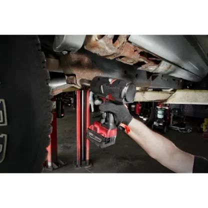 M18 FUEL™ High Torque ½” Impact Wrench with Friction Ring Kit - Milwaukee 2767-22R - Image 3