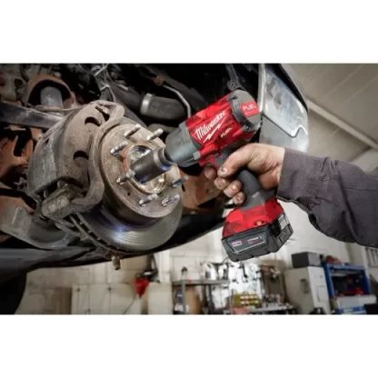 M18 FUEL™ High Torque ½” Impact Wrench with Friction Ring Kit - Milwaukee 2767-22R - Image 2